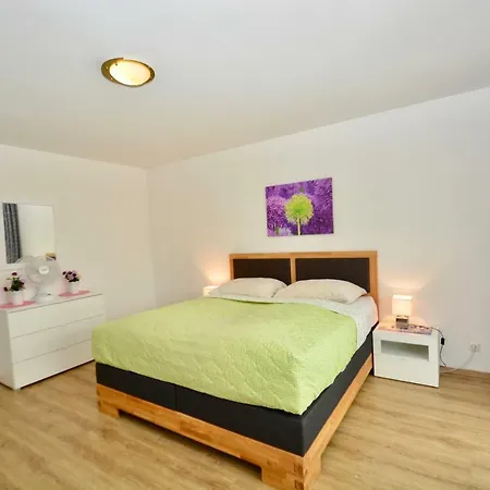 Apartment Areit One Family And Friends *